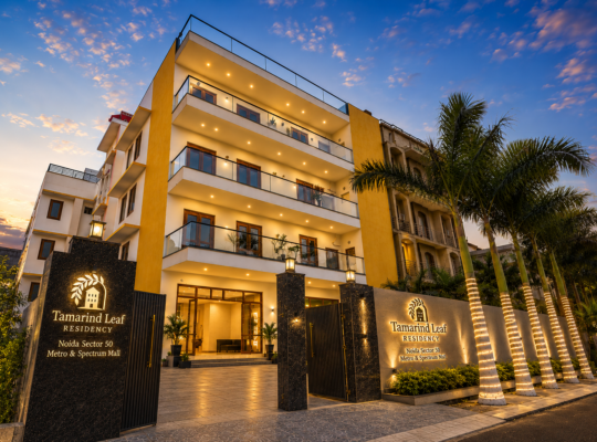facade-hotel-tamarind-leaf-residency-hotels-in-mathura (1)